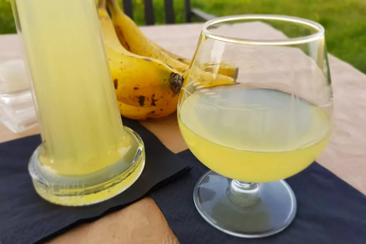Banana Liqueur - Recipe | Bonapeti.com