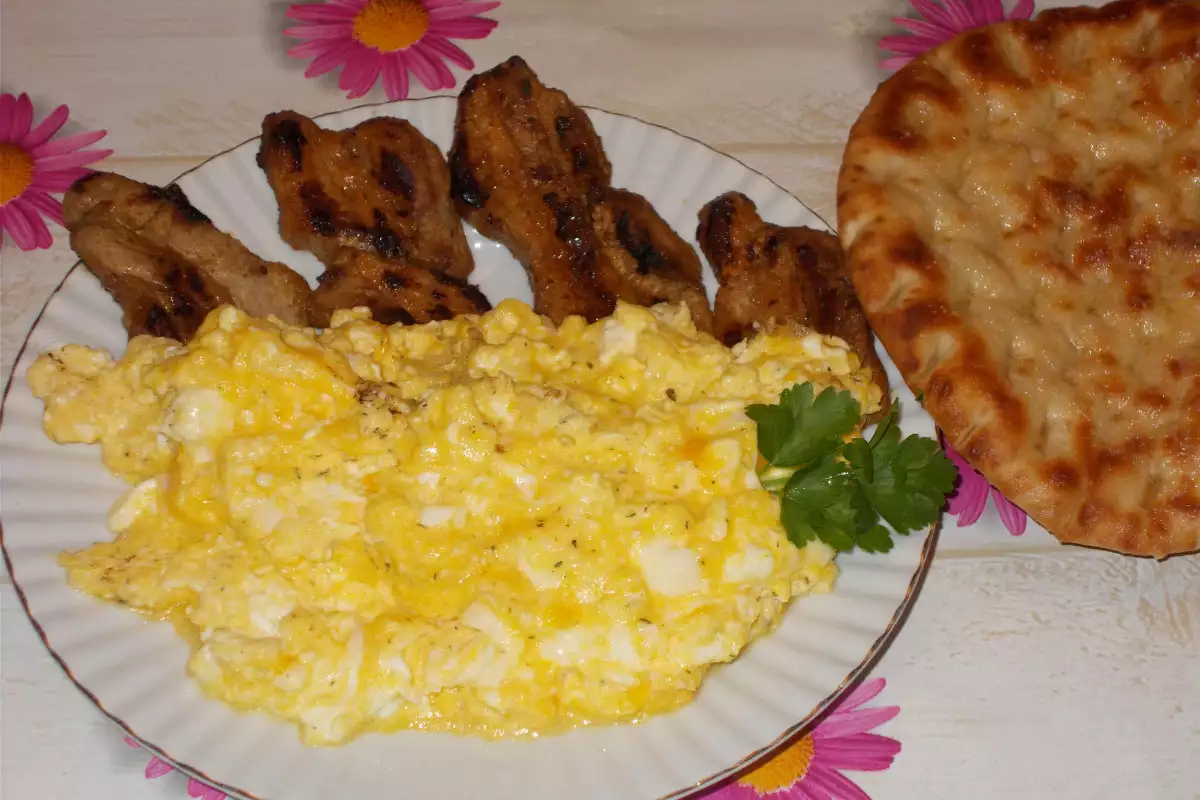 Perfect Scrambled Eggs - Iris and Honey