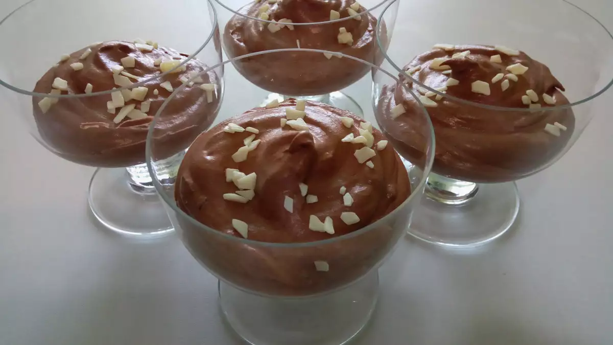 Delicate Chocolate Mousse with Coffee - Recipe | Bonapeti.com