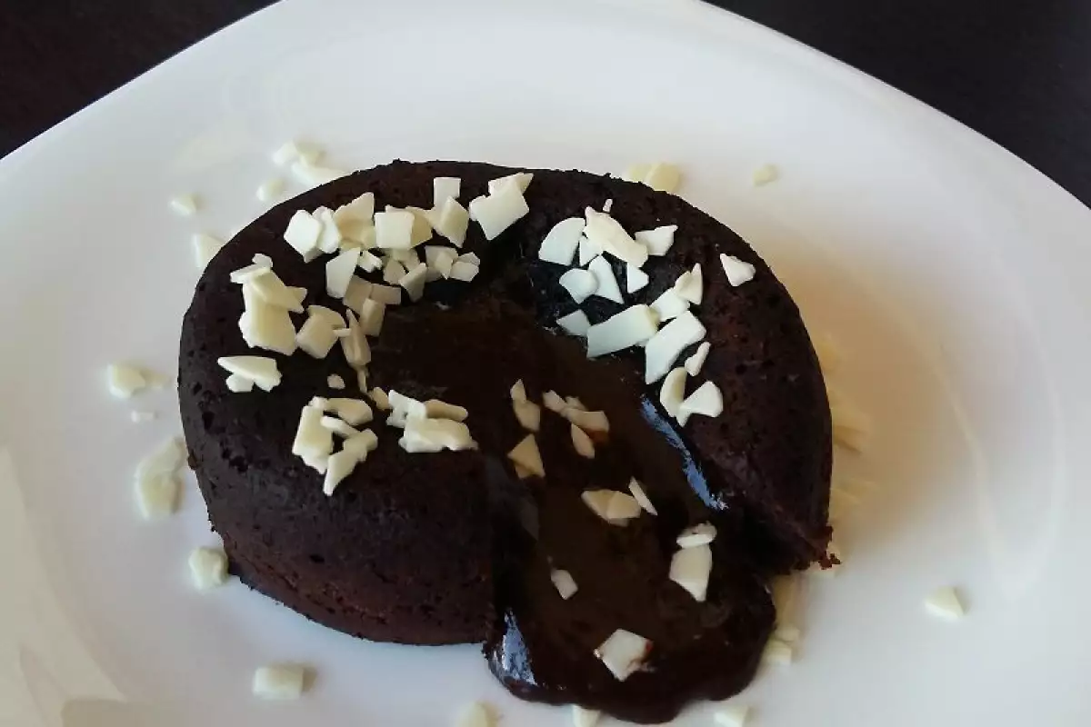 Eggless Chocolate Lava Cake (quick dessert) - Cooking Carnival