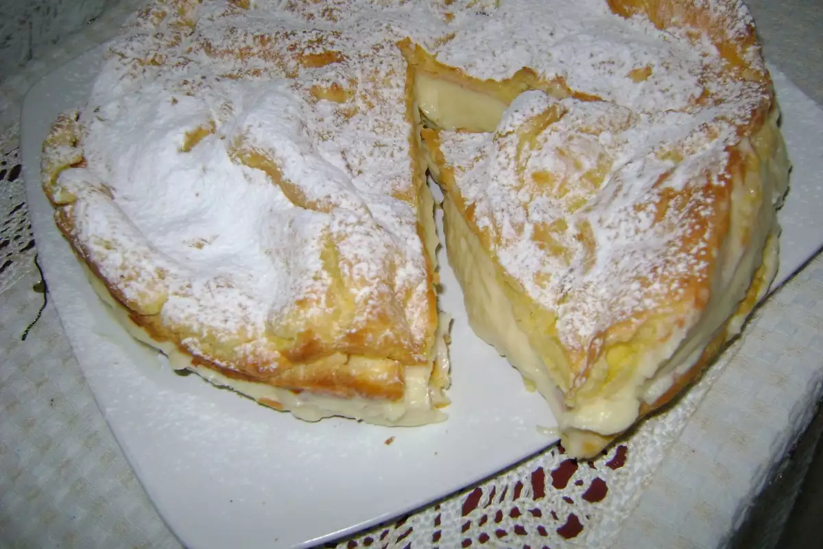 Carpathian cake Traditional Polish choux pastry... - Stock Photo [95464414]  - PIXTA