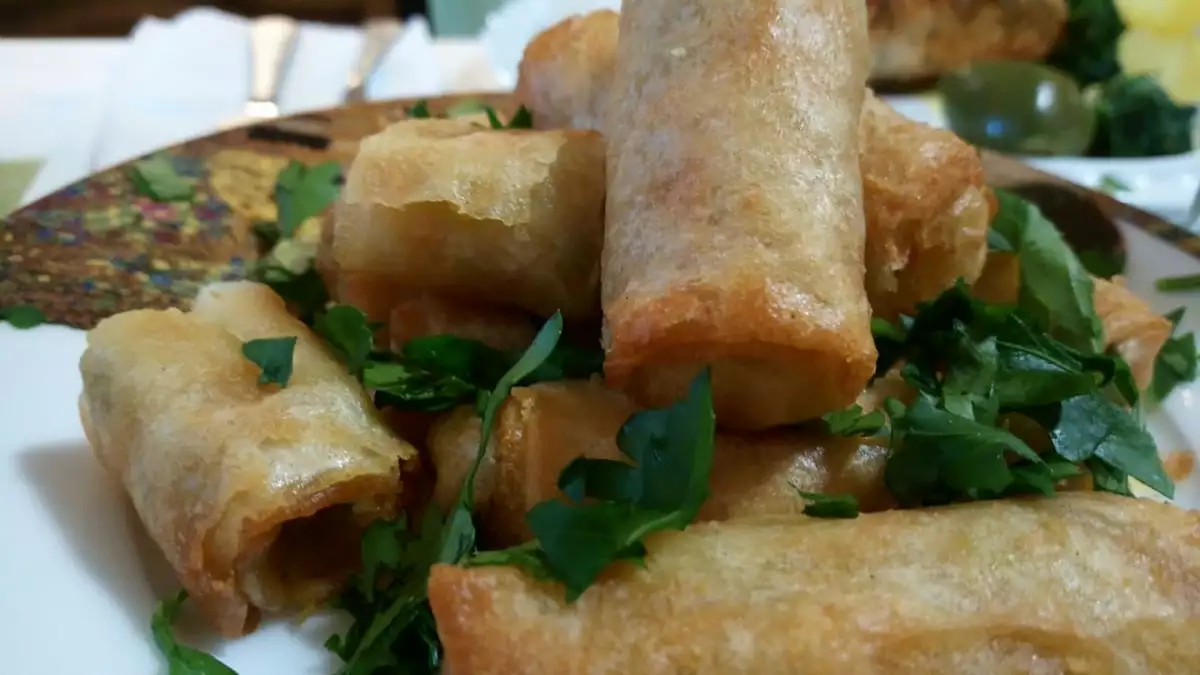 Crispy Spring Rolls with Vegetables and Minced Meat - Recipe | Bonapeti.com