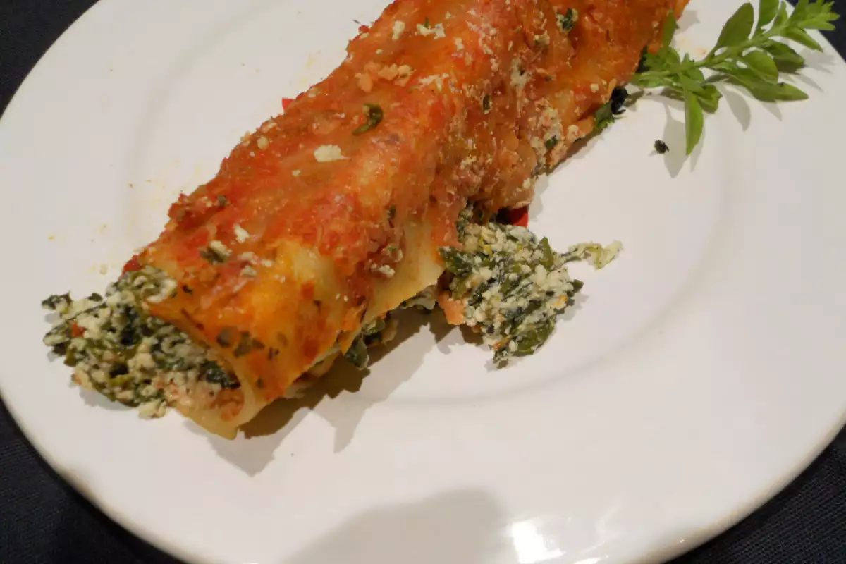 Stuffed Cannelloni with Ricotta and Baby Spinach - Recipe | Bonapeti.com