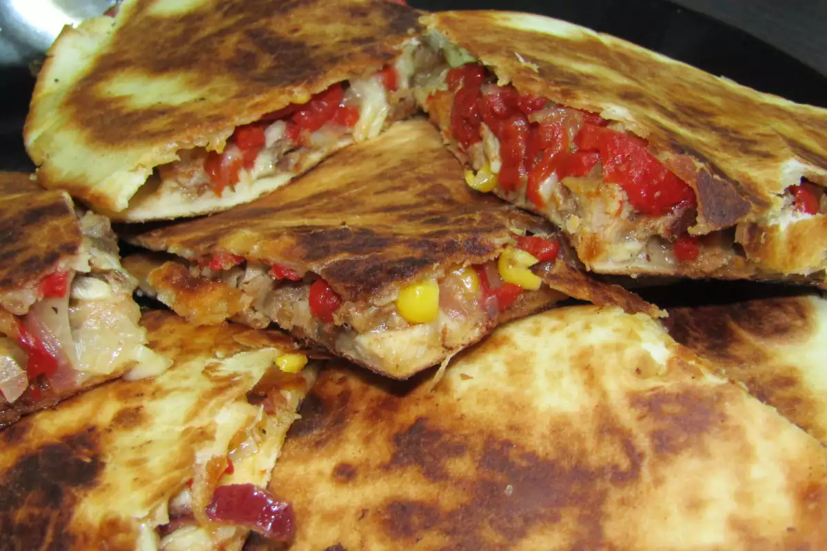 Quesadilla with Chicken and Mozzarella - Recipe | Bonapeti.com