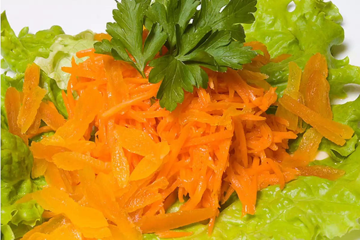 Bunito salad with Korean carrots