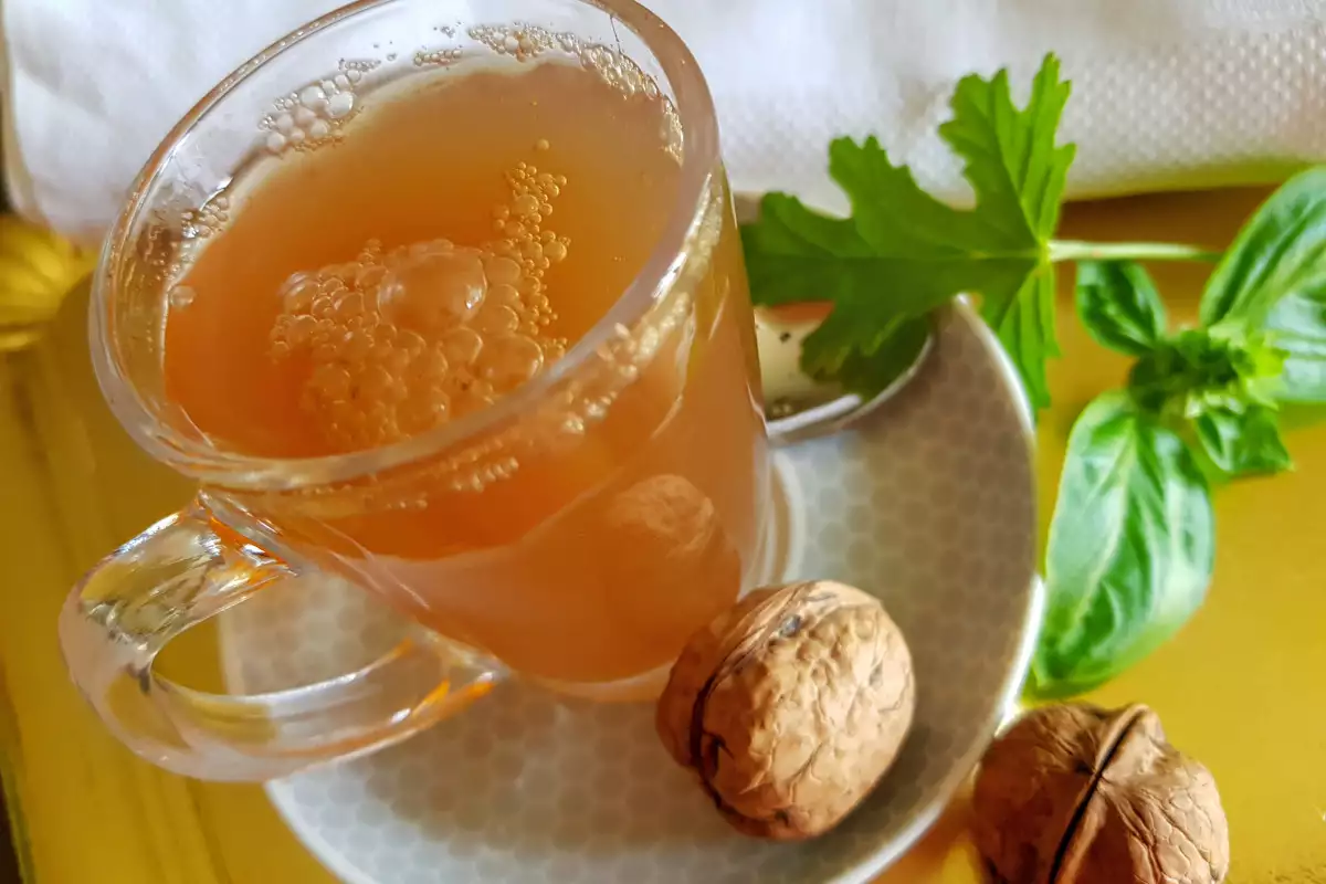 Decoction of Geranium Basil and Walnuts for Dry Cough