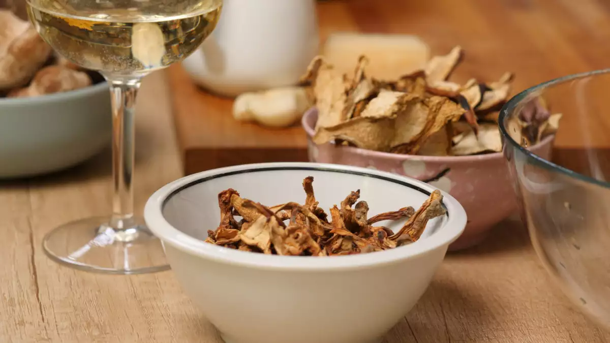 How To Dry Chanterelle Mushrooms? | Bonapeti.com