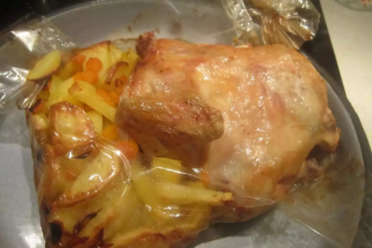 Reynolds Oven Bag Recipes - Chicken With Carrots and Potatoes - Saving You  Dinero