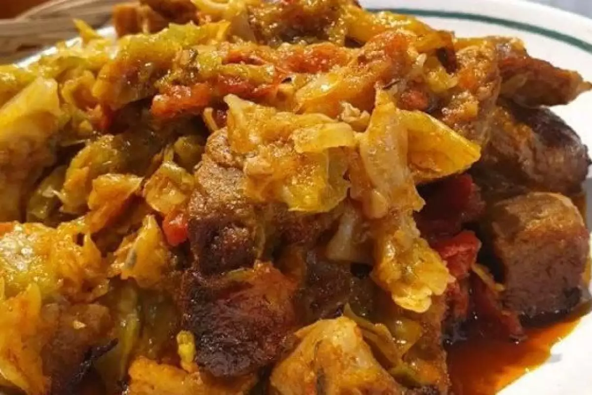 Fresh Cabbage with Pork - Recipe | Bonapeti.com
