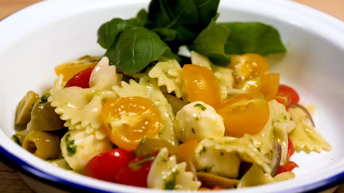 Italian Salad with Farfalle and Basil Dressing - Recipe | Bonapeti.com