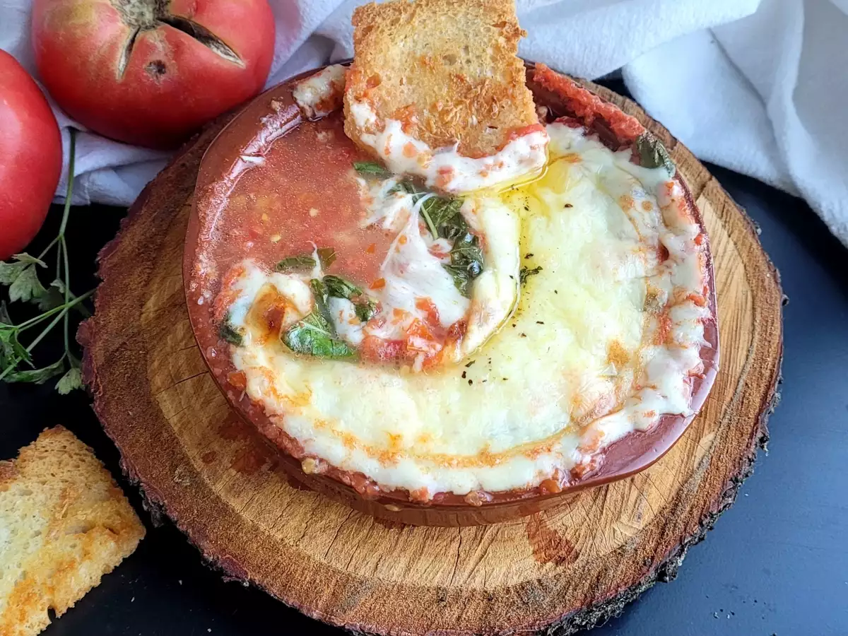 Provolone Cheese with Tomato Sauce - Recipe | Bonapeti.com