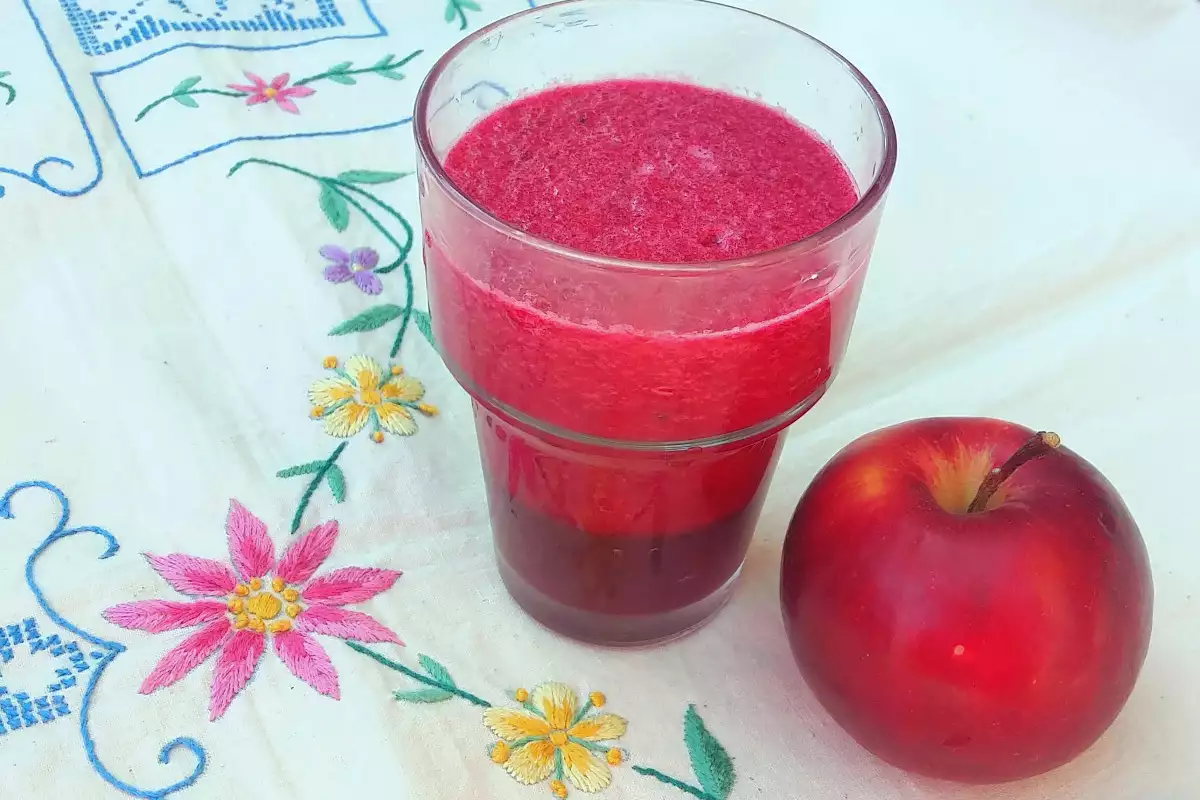 Vitamin Smoothie with Beets and Apples - Recipe 