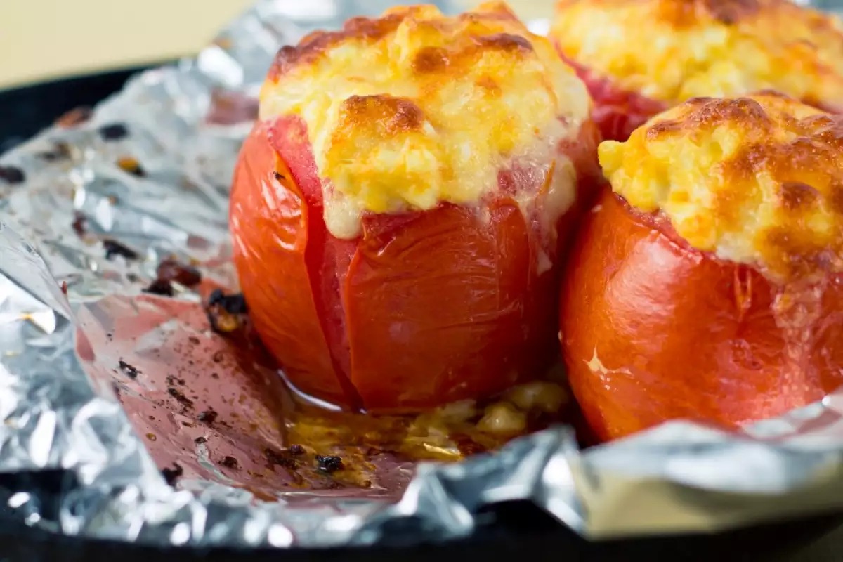 roasted-tomatoes-with-eggs-and-cheese-recipe-bonapeti