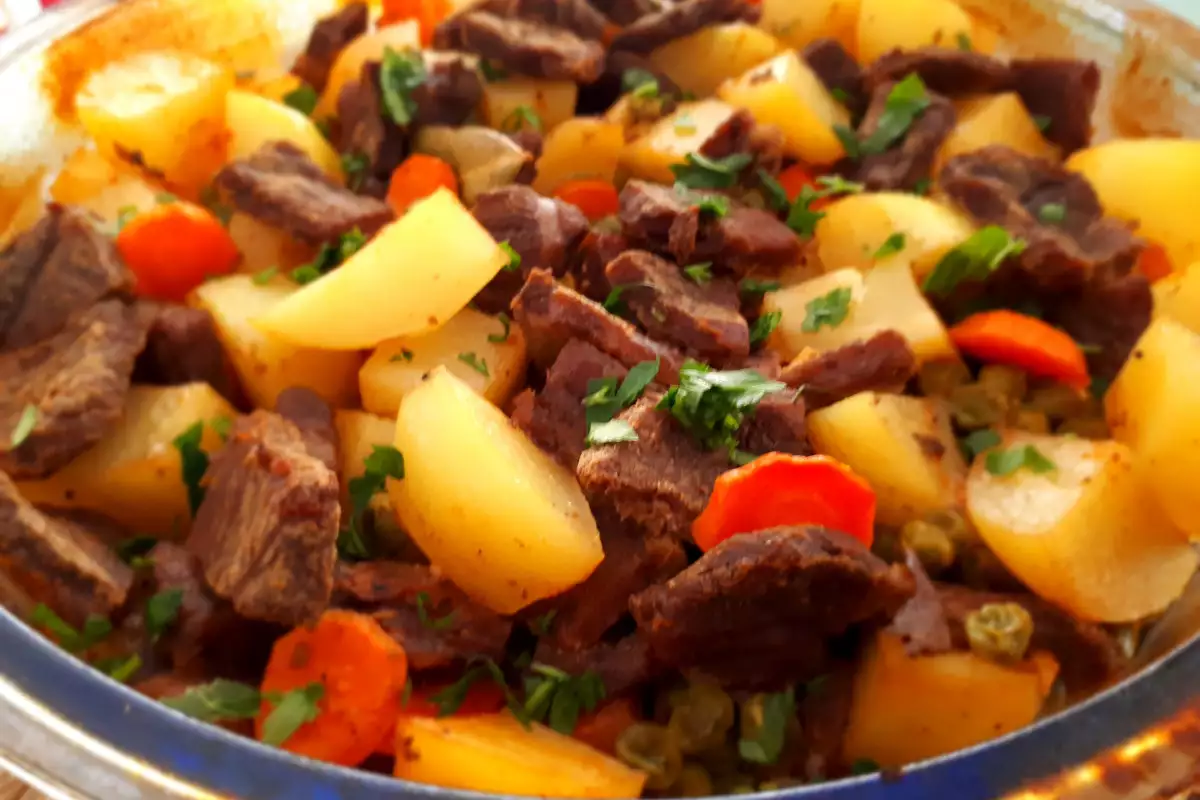 Roasted Beef with Oven Baked Potatoes - Recipe | Bonapeti.com