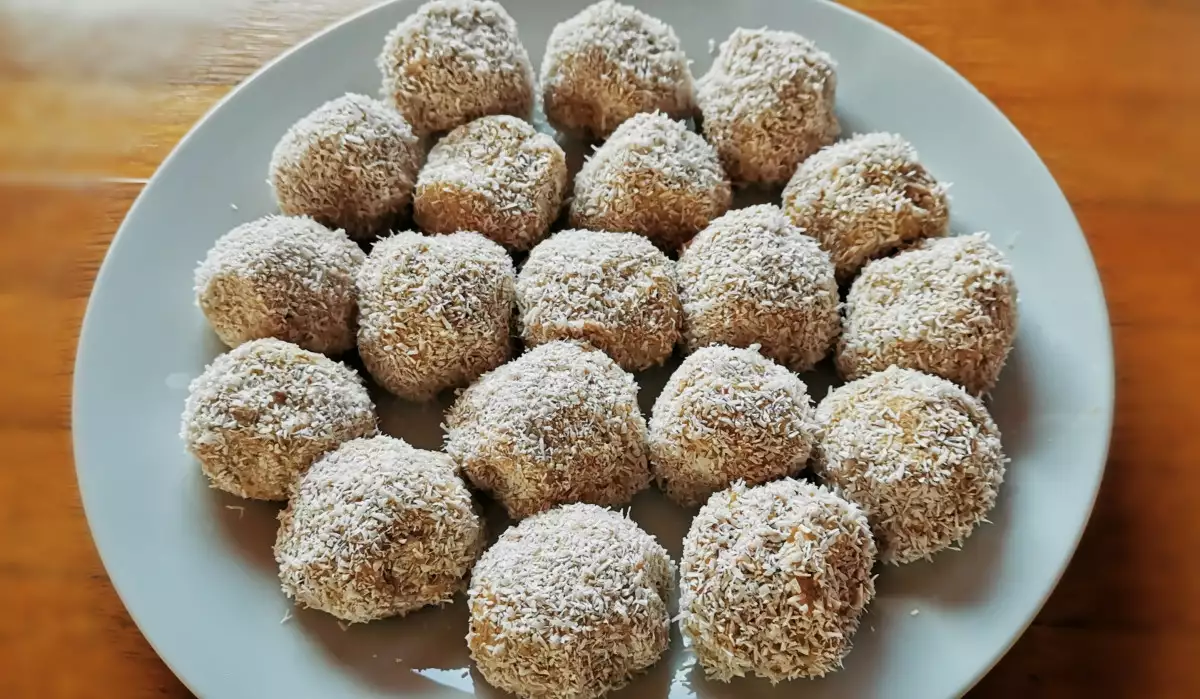 Vegan Coconut Raffaello Candies - Recipe | Bonapeti.com