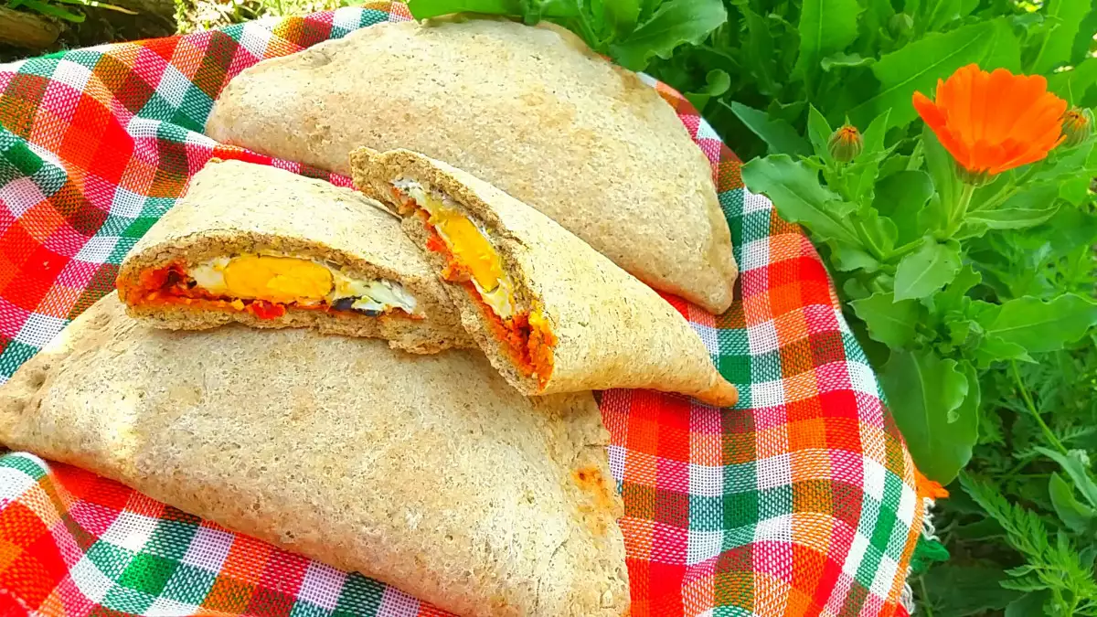 Whole Grain Closed Pizzas with Ajvar - Recipe | Bonapeti.com