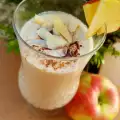 Protein Smoothie with Apple, Coconut and Oats