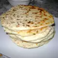 Quick Garlic Flatbread in a Pan