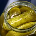 What Kind of Vinegar is Used for Crunchy Pickles?
