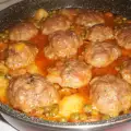 Meatballs with Peas and Potatoes in the Oven