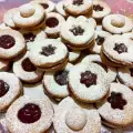 Spelt Linzers with Strawberries by an Old Czech Recipe