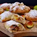 Mini Strudels with Fresh Figs, Almonds and Apples