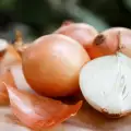 Benefits and Uses of Onion Peels