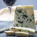 What Wines and Drinks are Served with Blue Cheese?