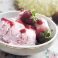 Easy Strawberry Ice Cream