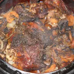 Güveç with garlic