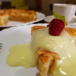 Apple Pie with Vanilla Cream