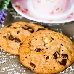 Walnut Cookies with Chocolate