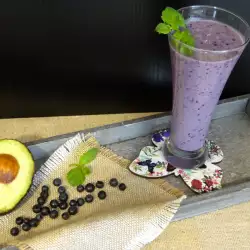 Blueberry and Avocado Smoothie