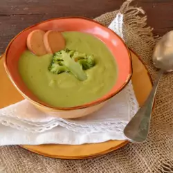 Creamy Broccoli Soup with Olive Oil