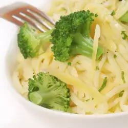 Spaghetti with Broccoli and Blue Cheese