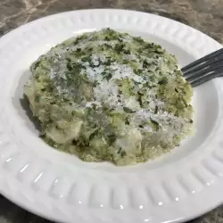 Broccoli with Quinoa and Mozzarella