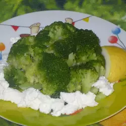 Steamed Broccoli with Lemon and Butter