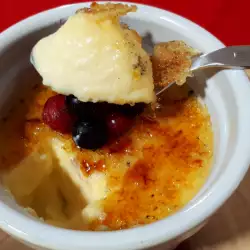 Creme Brulee with cream