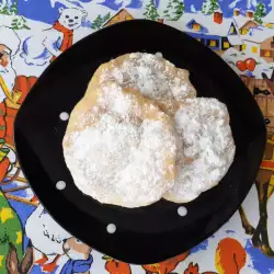 Mekitsi with powdered sugar