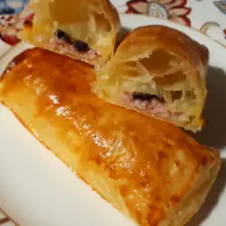 Puff Pastries with Yellow Cheese, Ham and Olives