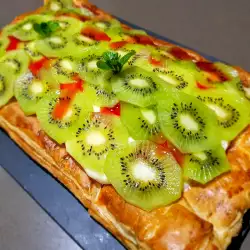 Cream and Kiwi Puff Pastry Pie