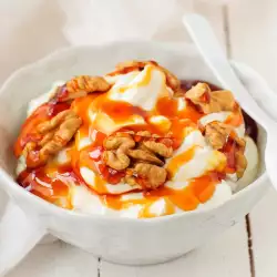 Cottage Cheese Mousse with Honey and Walnuts