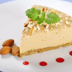 Cheesecake with almonds