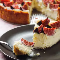 Cheesecake with Jam and Walnuts