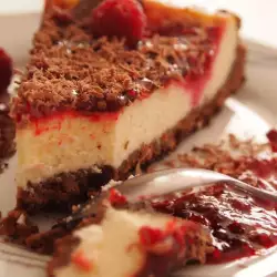 Sour Cream Cheesecake with Raspberries