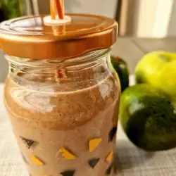 Cocoa Smoothie with Avocado, Banana and Apple