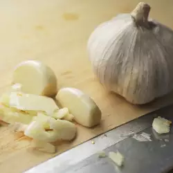 What to Eat After Eating Garlic?