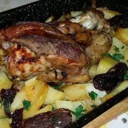 Knuckle with Potatoes and Beer