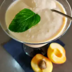 Egg-Free Ice Cream with Apricots
