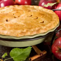 Pie with powdered sugar